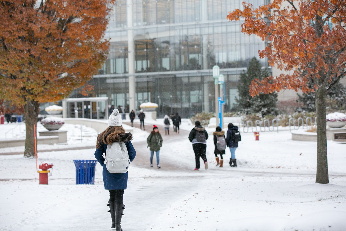 Loyola Students Bundle Up as Record-Breaking Weather Hits Campus