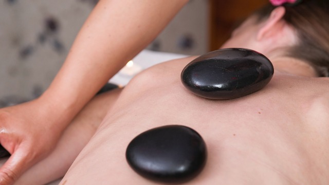 Massages Stones Help Reveal How the Prefrontal Cortex Integrates Our Senses